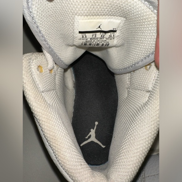 Jordan 1 Mid Light Bone mens size 8.5 womens size 10 - Picture 5 of 5